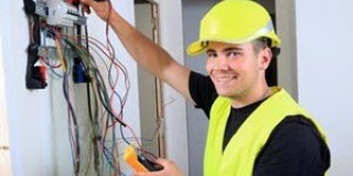 LOWONGAN SEBAGAI TEKNISI LISTRIK